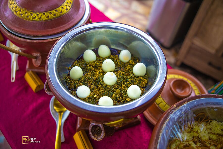 Eggs and pepper, in the clay pot